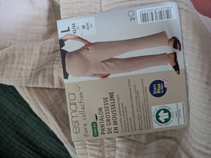 Deux pantalons de  grossesse et un short, taille L - photo numéro 3