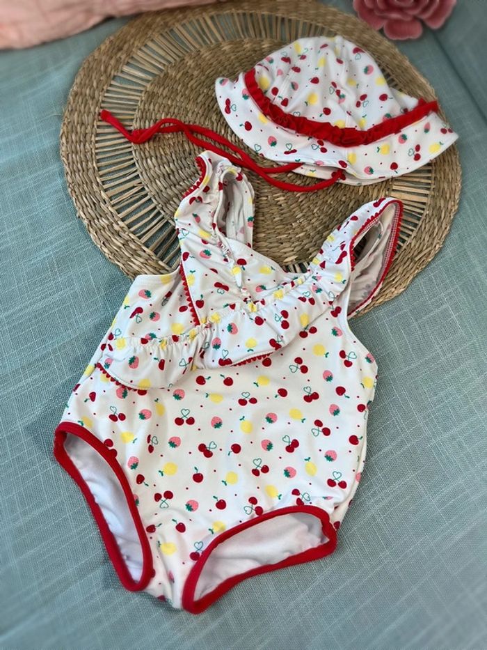 Ensemble maillot de bains et chapeau 18 mois