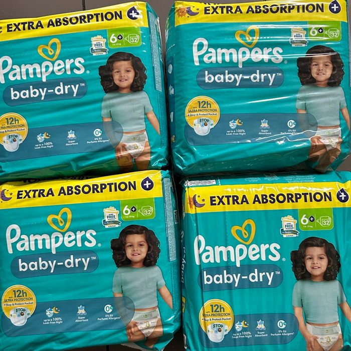 4 paquets de couches Pampers t 6. Plus
