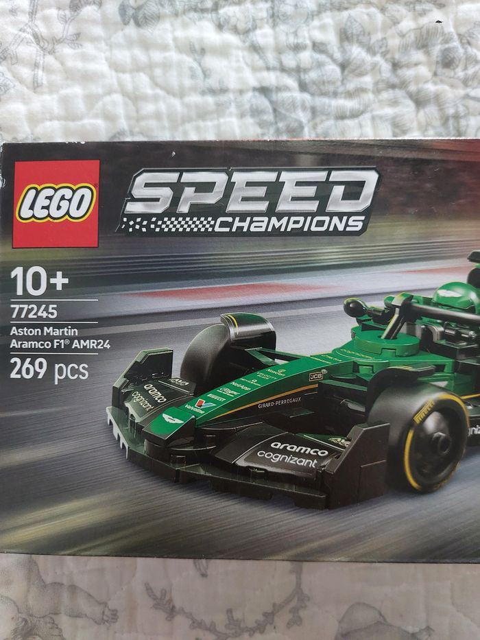 Lego formule 1 Aston Martin 269 pièces neuf - photo numéro 2