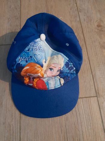 Casquette reine des neiges 52 cm