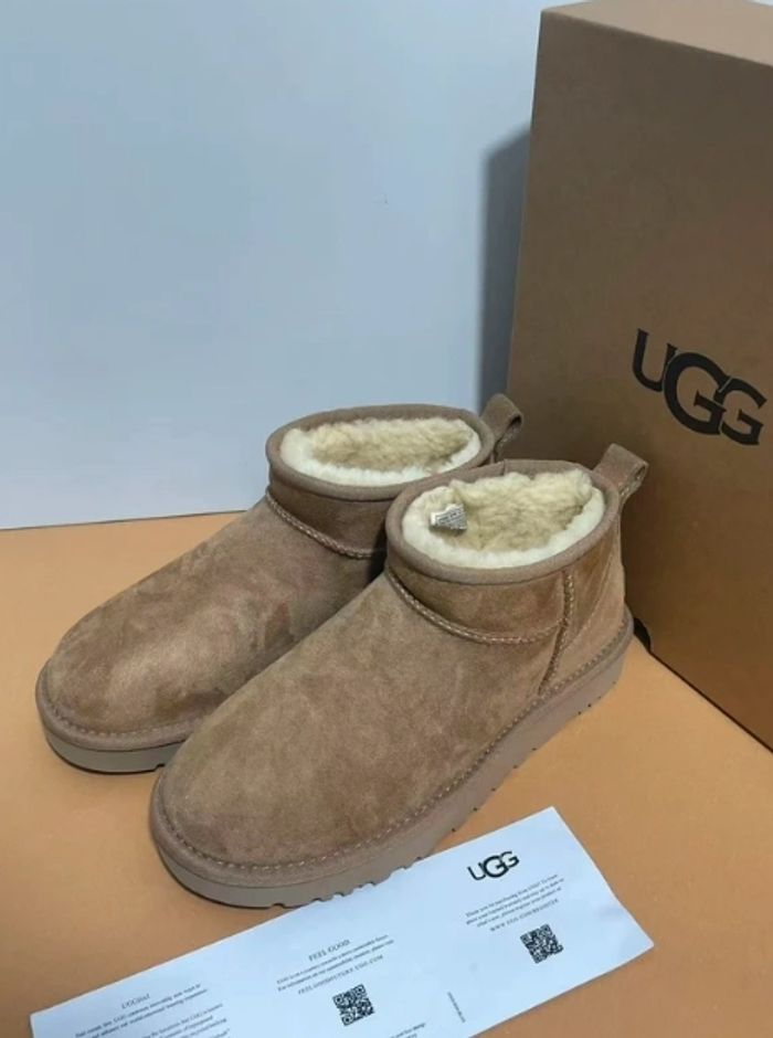 Bottes de neige UGG Mini, pointe 37
Couleur :Chataigne
Point :37
Neuves, dansleur boîte d'origine, jamais portées
Expédition sous 24h. - photo numéro 2