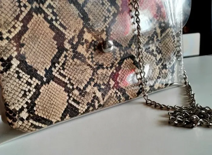 Grande pochette plastique + une autre pochette - photo numéro 3