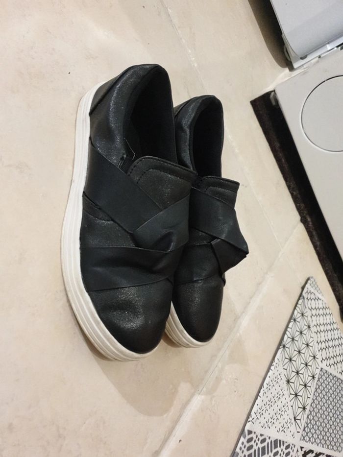 Chaussures noir brillante - photo numéro 2