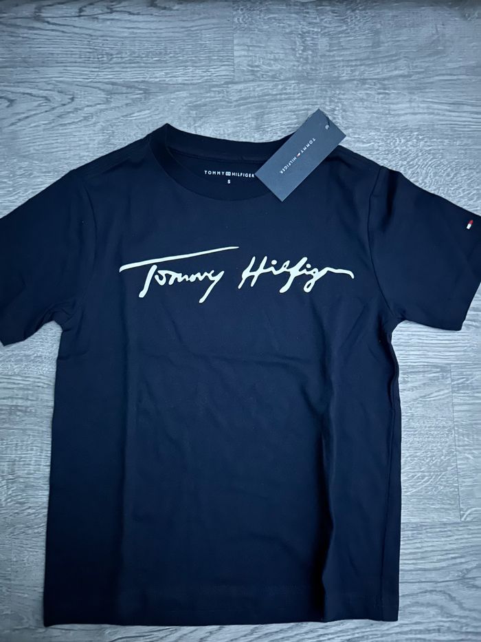 Lot t-shirt Tommy Hilfiger - photo numéro 2