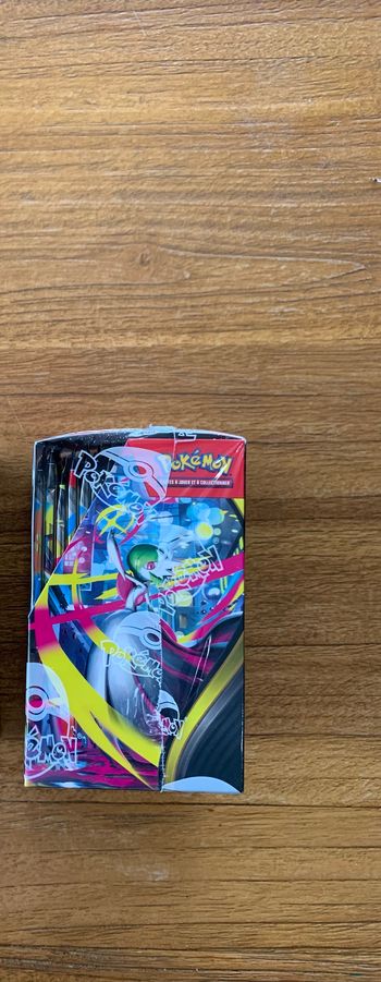 1 etb me01 + 1 demi display 18 boosters
