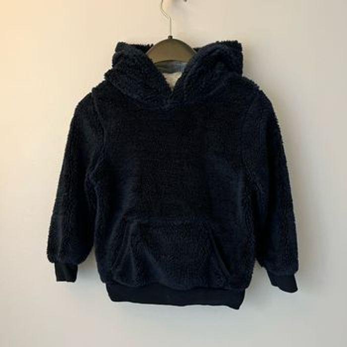 Pull bleu foncée 6 ans