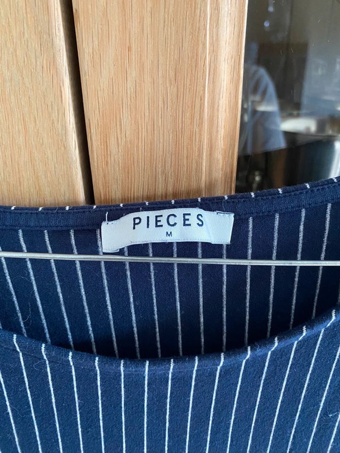 Robe bleue à rayures blanches - photo numéro 2