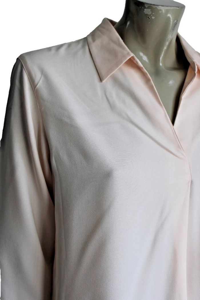 tunique blouse coule rose très pâle manches 3/4 marque uniqlo  taille indiquée S = 36/38/40 - photo numéro 3