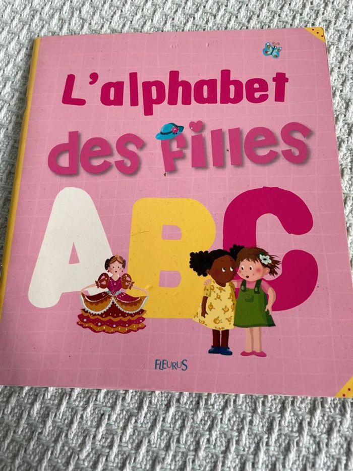 Livre "l’alphabet des filles"