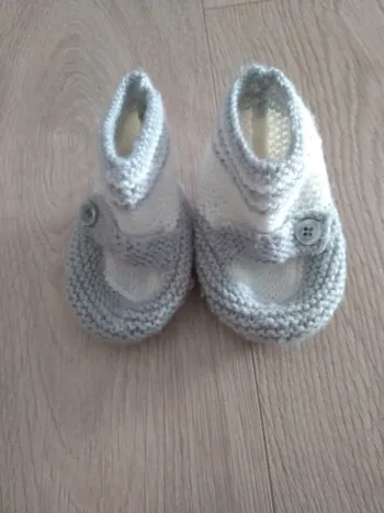 Chaussons gris blanc laine 0/6 mois