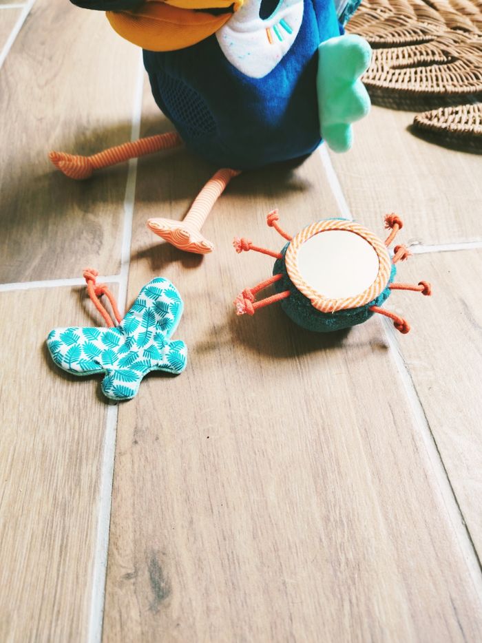 🐦Peluche doudou d'activité Toucan Pablo Pique assiette en tissu/peluche  marque Lilliputiens - photo numéro 2