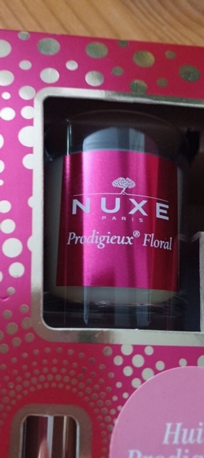 Très beau coffret de beauté nuxe - photo numéro 3