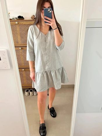 Robe grise à boutons