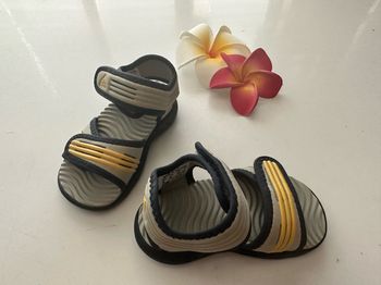 Sandale adidas taille 20