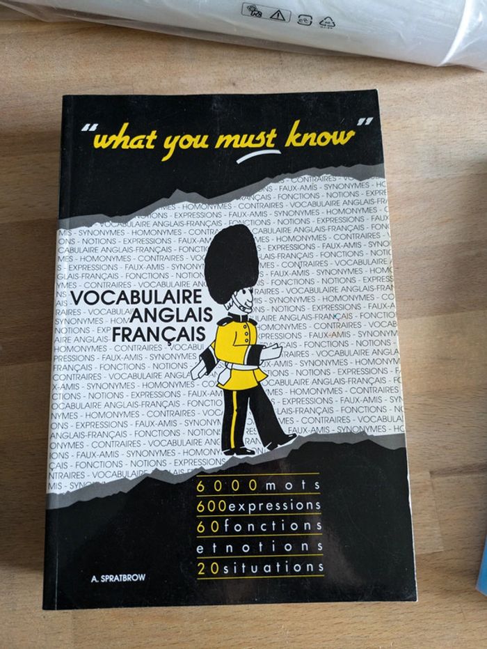Livre "What you must know" vocabulaire anglais français