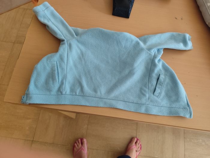 Vends légère polaire bleu bébé - photo numéro 4
