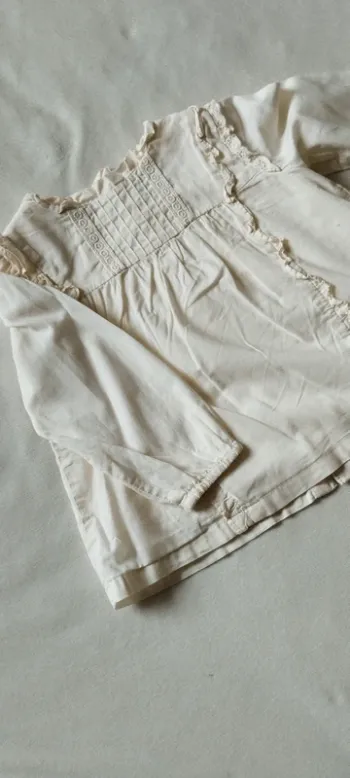 Blouse beige volants 18 MOIS
