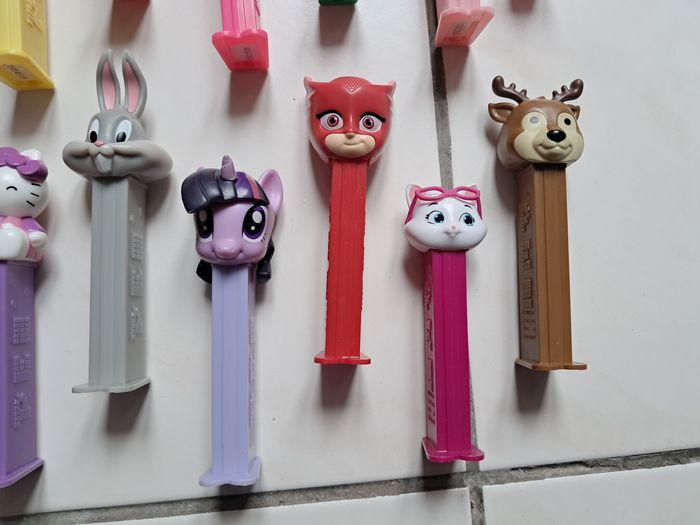 Lot de 16 distributeur de pez - photo numéro 2