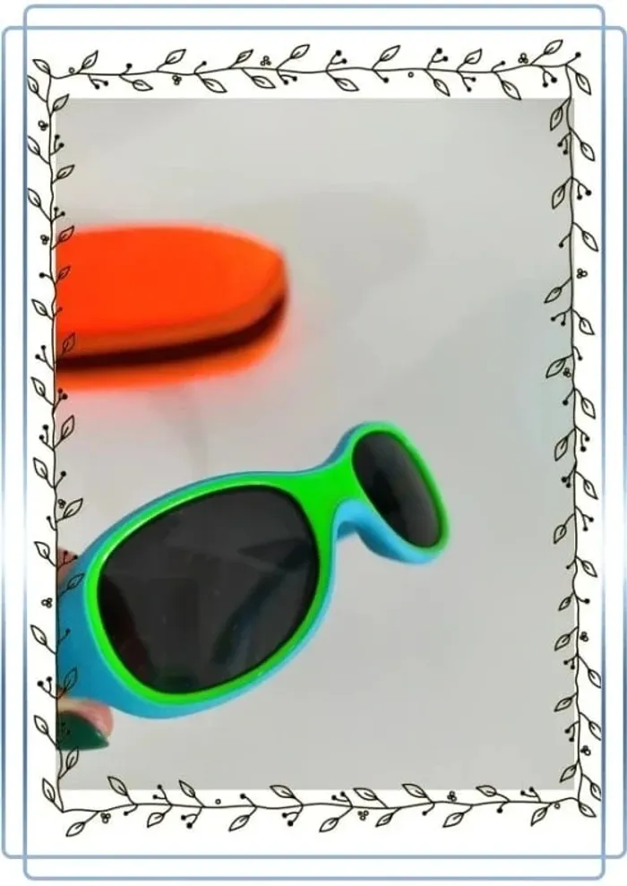 Lunettes de soleil bébé cébé, bon état, 2/3 ans quelques traces - photo numéro 2