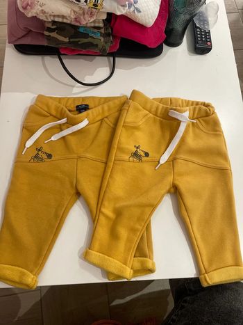 Lot de deux pantalons 12 mois