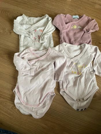 Lot 4 bodys 3 mois