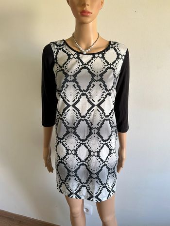 Robe noire et blanche Marks & Spencer taille UK 12 jamais portée