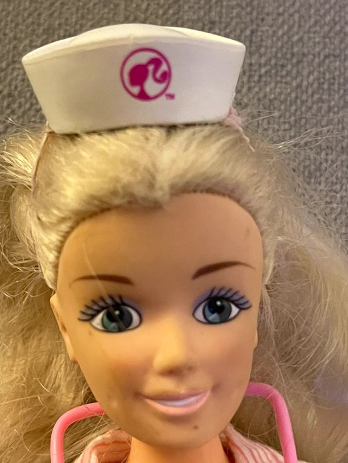 poupée Barbie infirmière - photo numéro 11