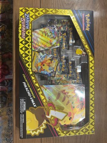 Coffret Pikachu V-max Zénith suprême avec pins EB12.5