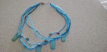 Collier bleu