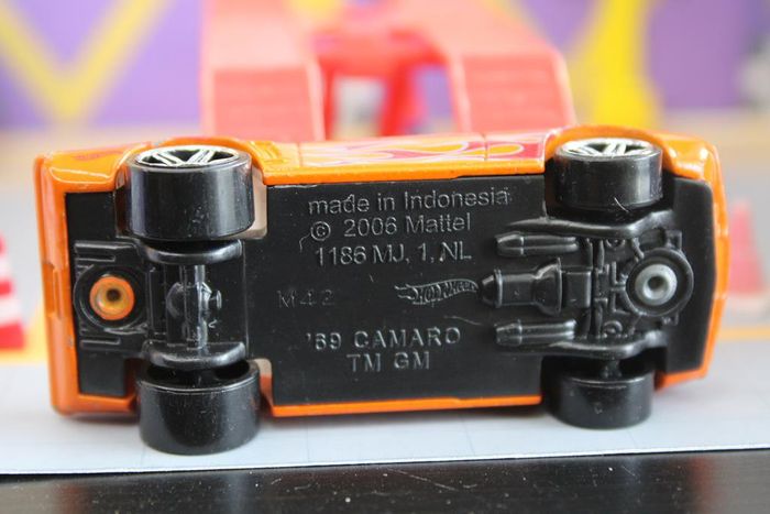 Hot wheels Chevrolet Camaro convertible 69 - photo numéro 10