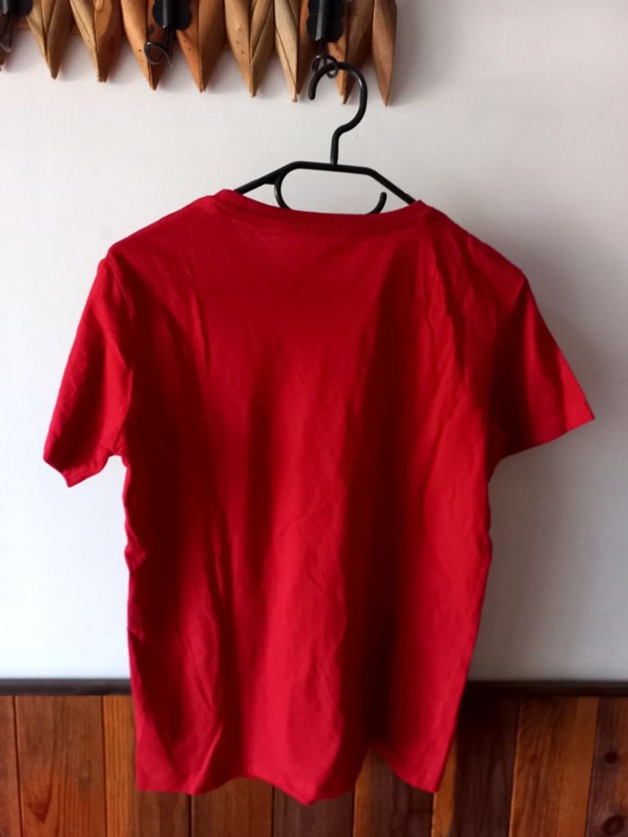 Tee-shirt rouge - photo numéro 2