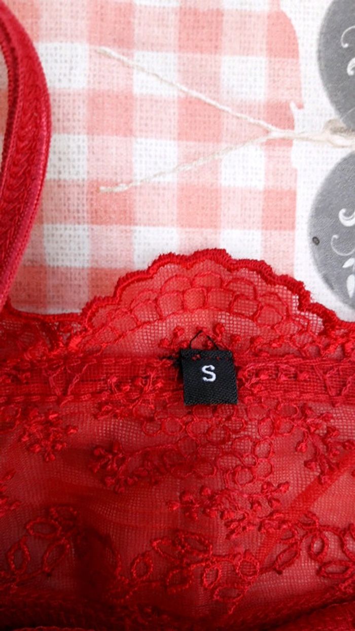 Top rouge t S - photo numéro 3