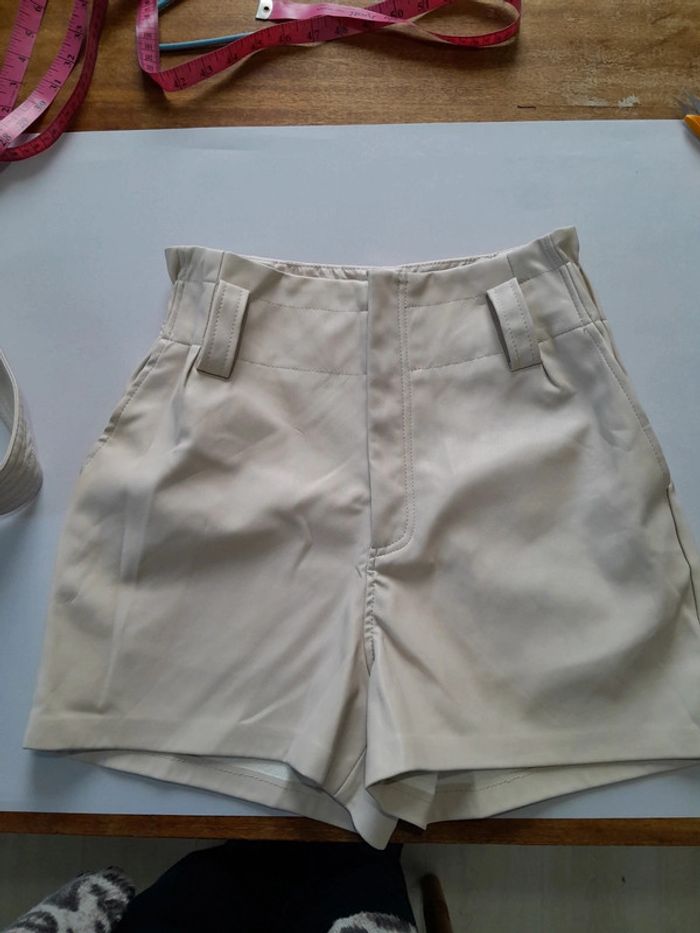 Short taille haute simili la city - photo numéro 5