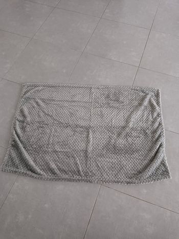 Plaid Polaire Doux Gris Dimensions : 70x100cm