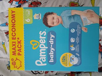 Couche Pampers taille 6.