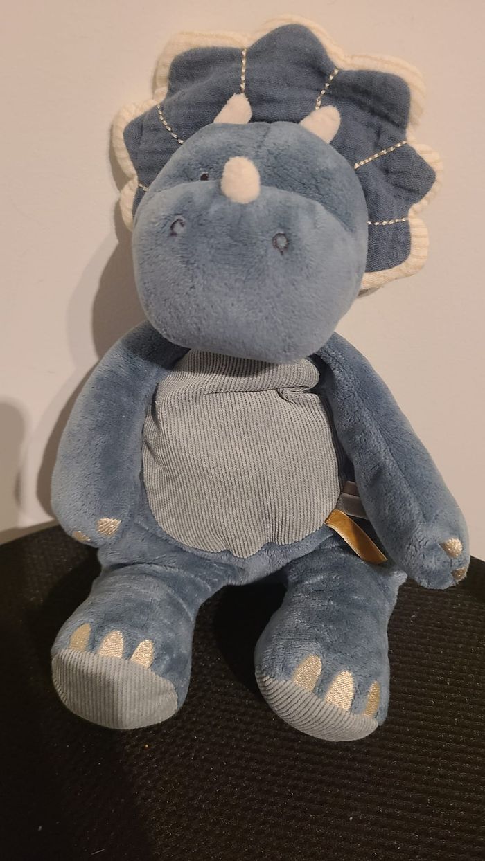 NOUKIE'S Peluche tricératops Ops 25 cm