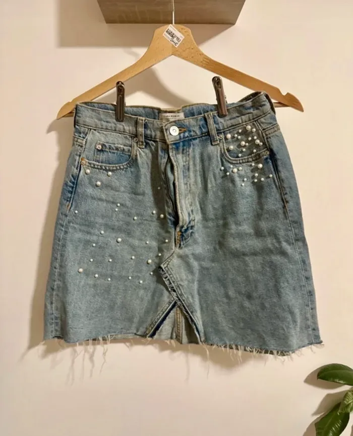 Mini jupe en jeans bleu perles Zara