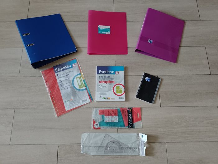 Lot fournitures scolaires