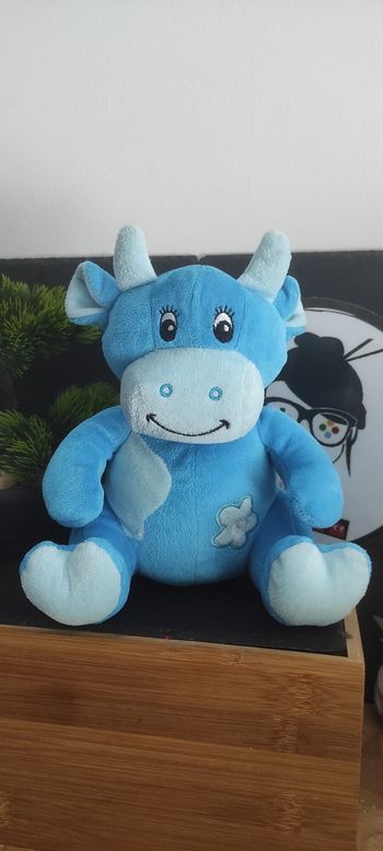 Doudou Peluche Vache Assis Bleu Fleur Hochet Arthur Et Lola Bébisol  PE0221
