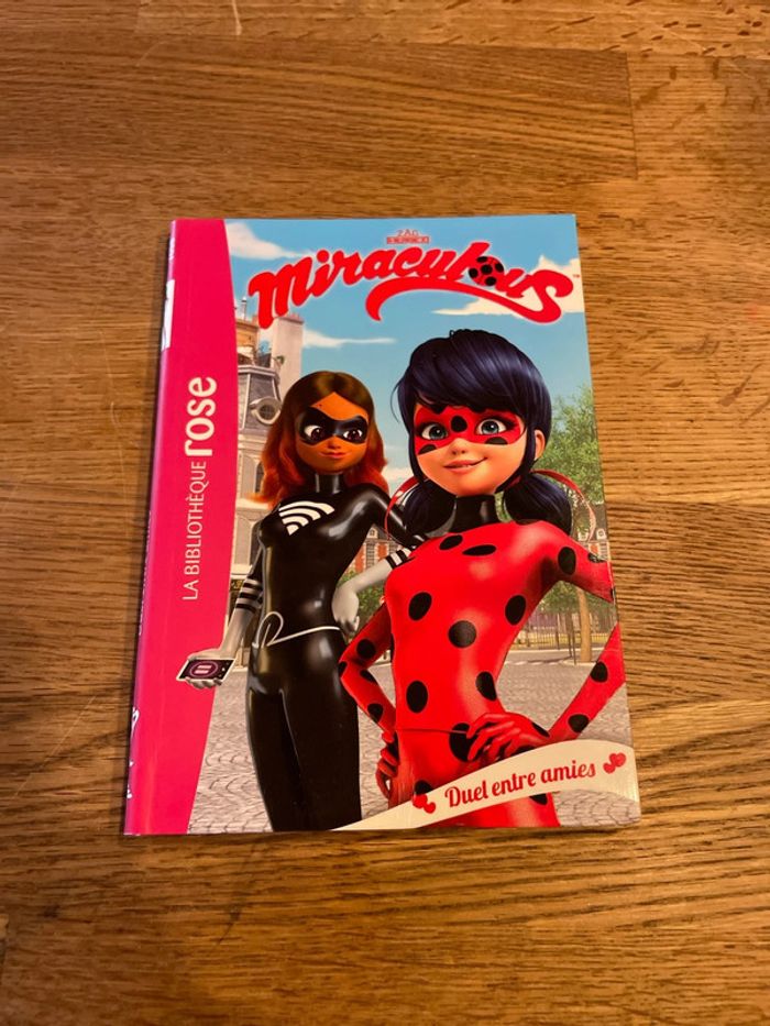 Livre La bibliothèque Rose Miraculous Duel entre amies Numéro 6