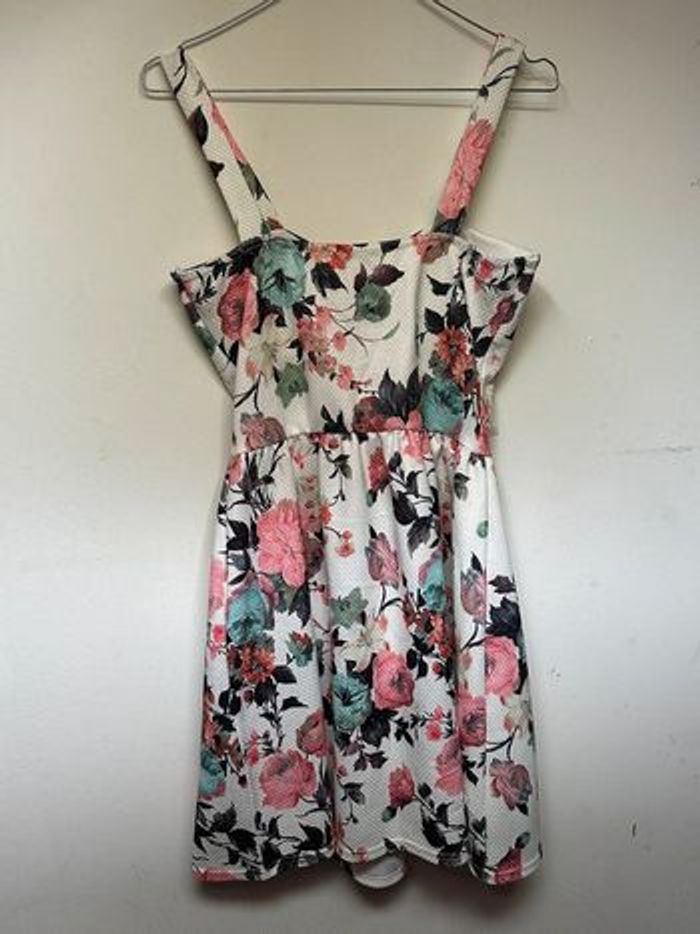 Robe courte à bretelles - photo numéro 2