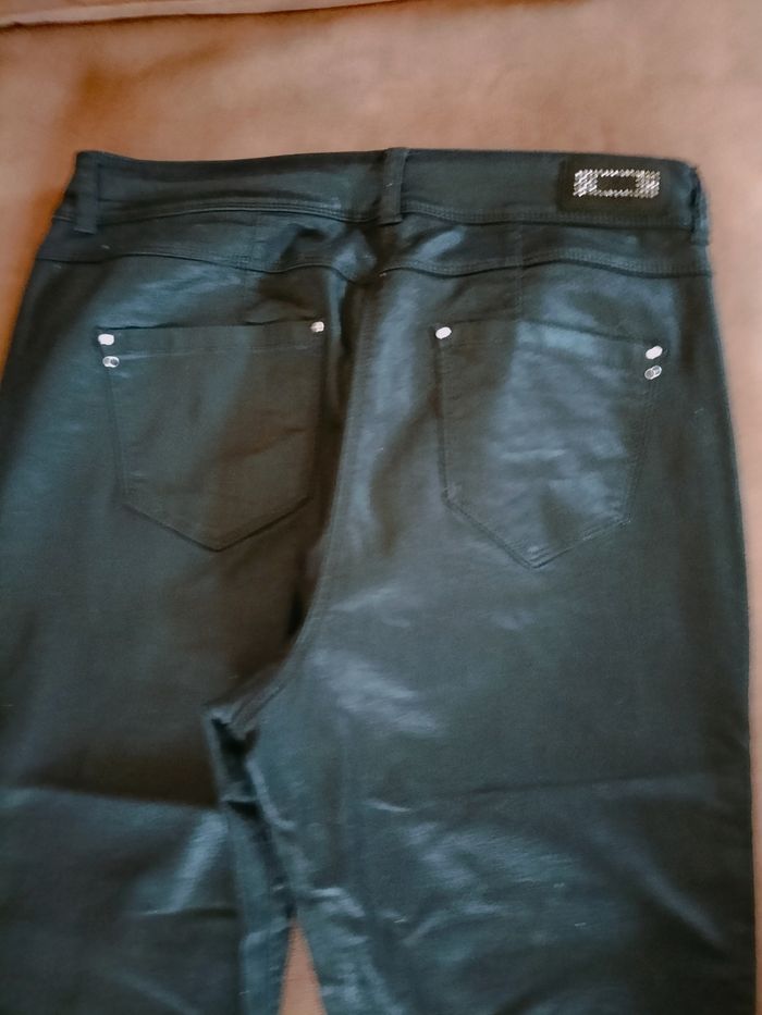 Pantalon noir brillant - photo numéro 3