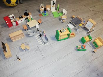 Lot figurines et meubles playtive