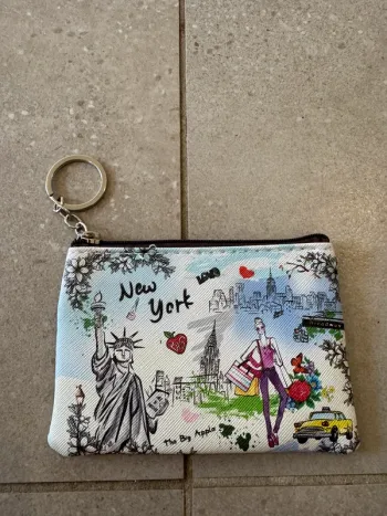 Porte monnaie New york, neuf sans étiquette ,13*9cm