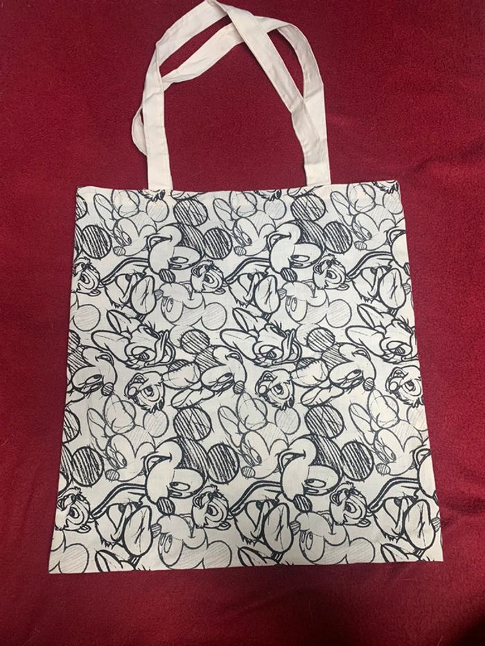 Tote bag