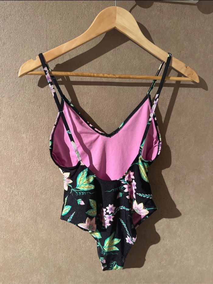 Maillot de bain noir à fleur  neuf - photo numéro 2