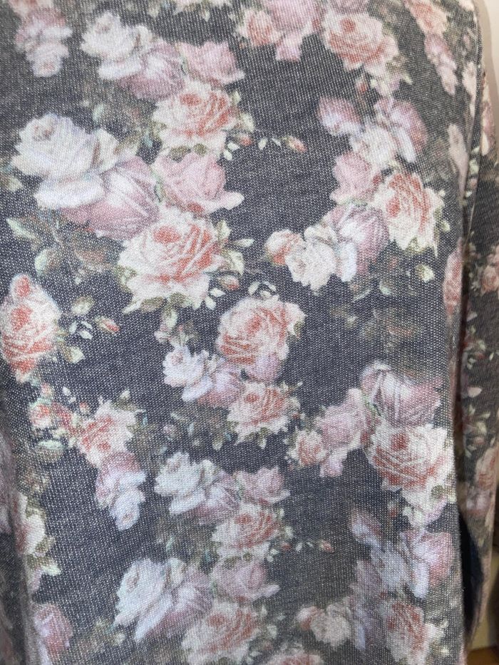 Pull avec roses - photo numéro 4