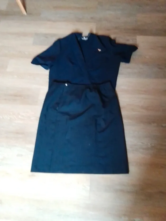 Jupe femme et chemise bleu marine taille 50 - photo numéro 2