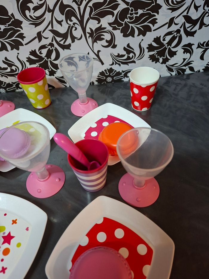 Dinette enfant ensemble anniversaire et macarons - photo numéro 2